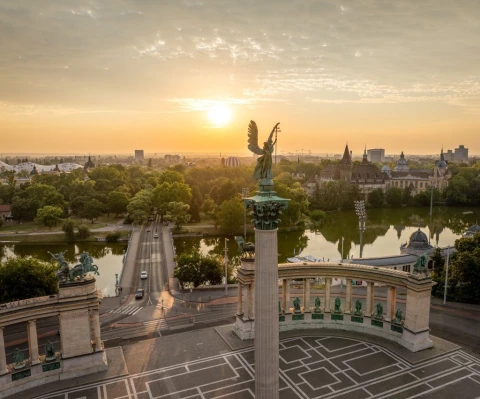 Archangel Gabriel on Heroes’ Square to be fifted off