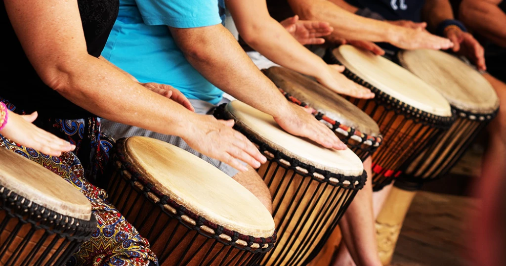 Múzeumok éjszakája – DjembeJAM! Special – Közösségi zenélés afrikai dobokkal Mamady 