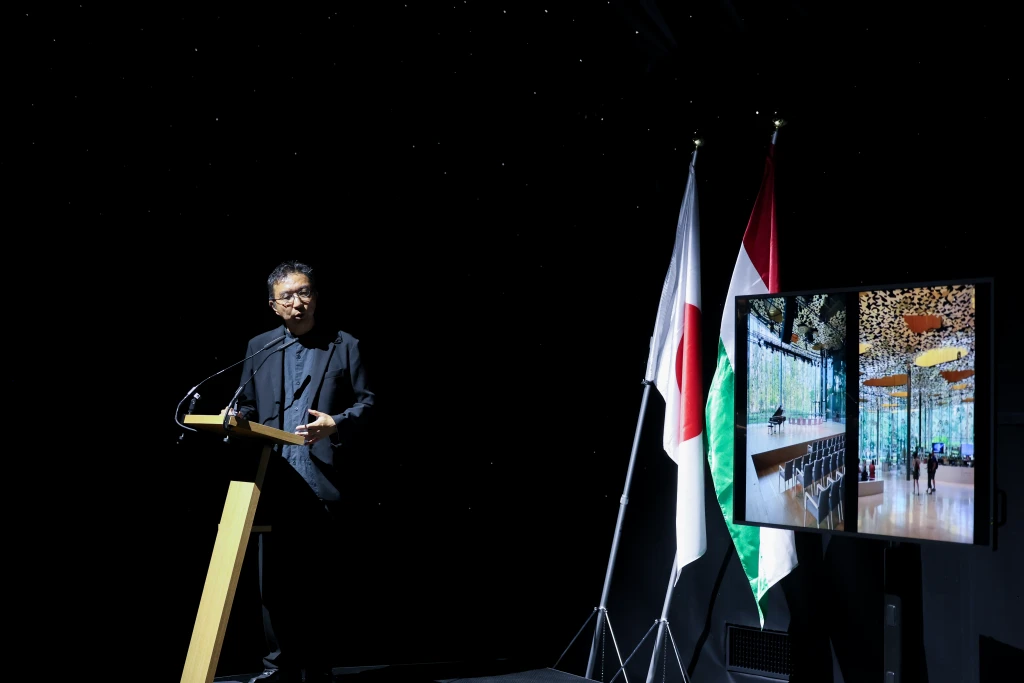 Sou Fujimoto, a Magyar Zene Háza világhírű tervezője tartott nagy sikerű előadást az Oszakai Világkiállításon