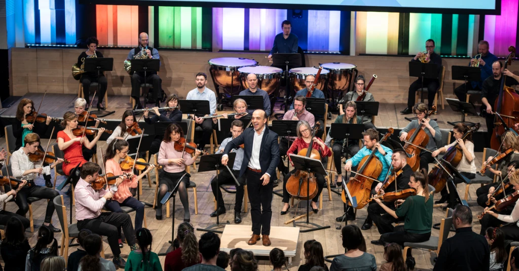 Danubia Zenekar: Rímes bál a zenekarban