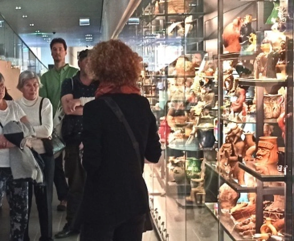 Tárlatvezetés a Kerámiatérben