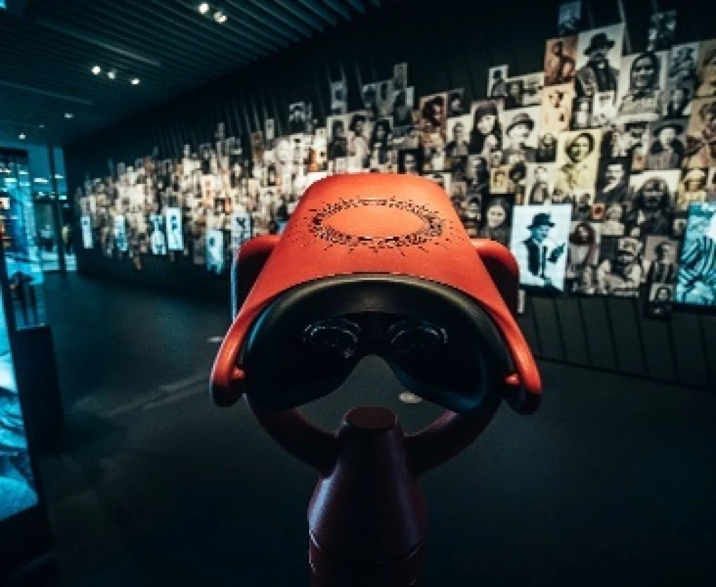 Tárlatvezetés a Zoom c. kiállításban