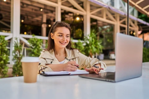 Munkavállalók és freelancerek