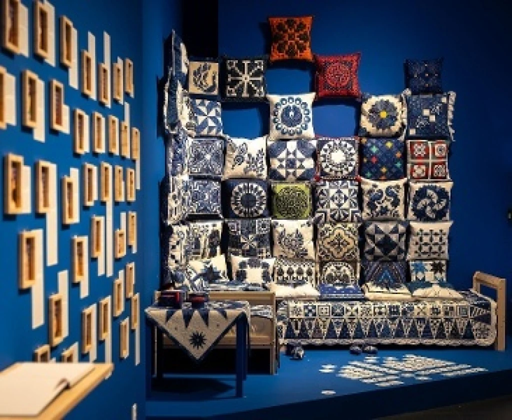 Kurátori tárlatvezetés a Foltvarrás kékben c. kiállításban