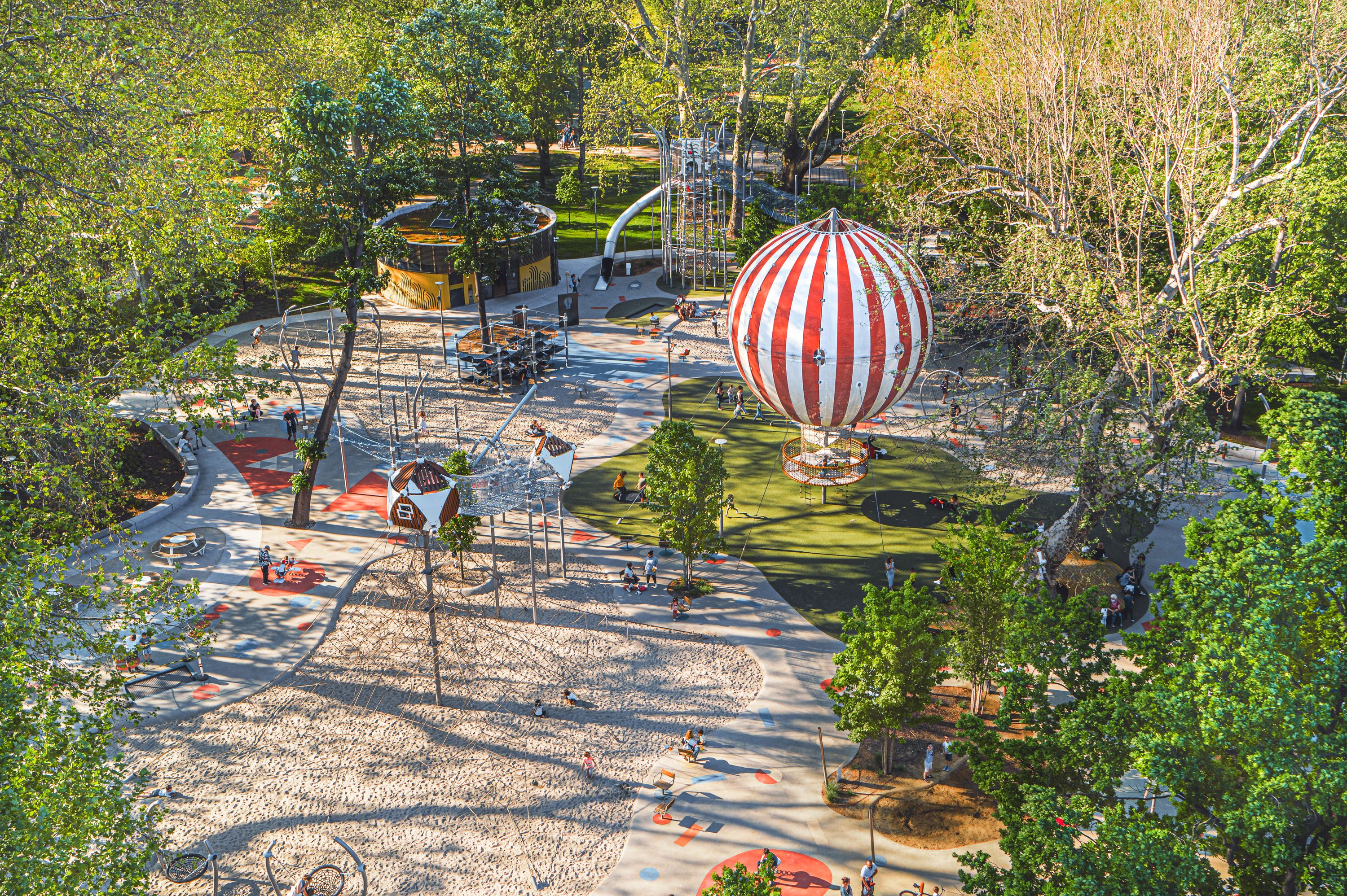 A-Városligeti-Nagyjátszótér-a-kicsik-és-nagyon-kedvence.jpg