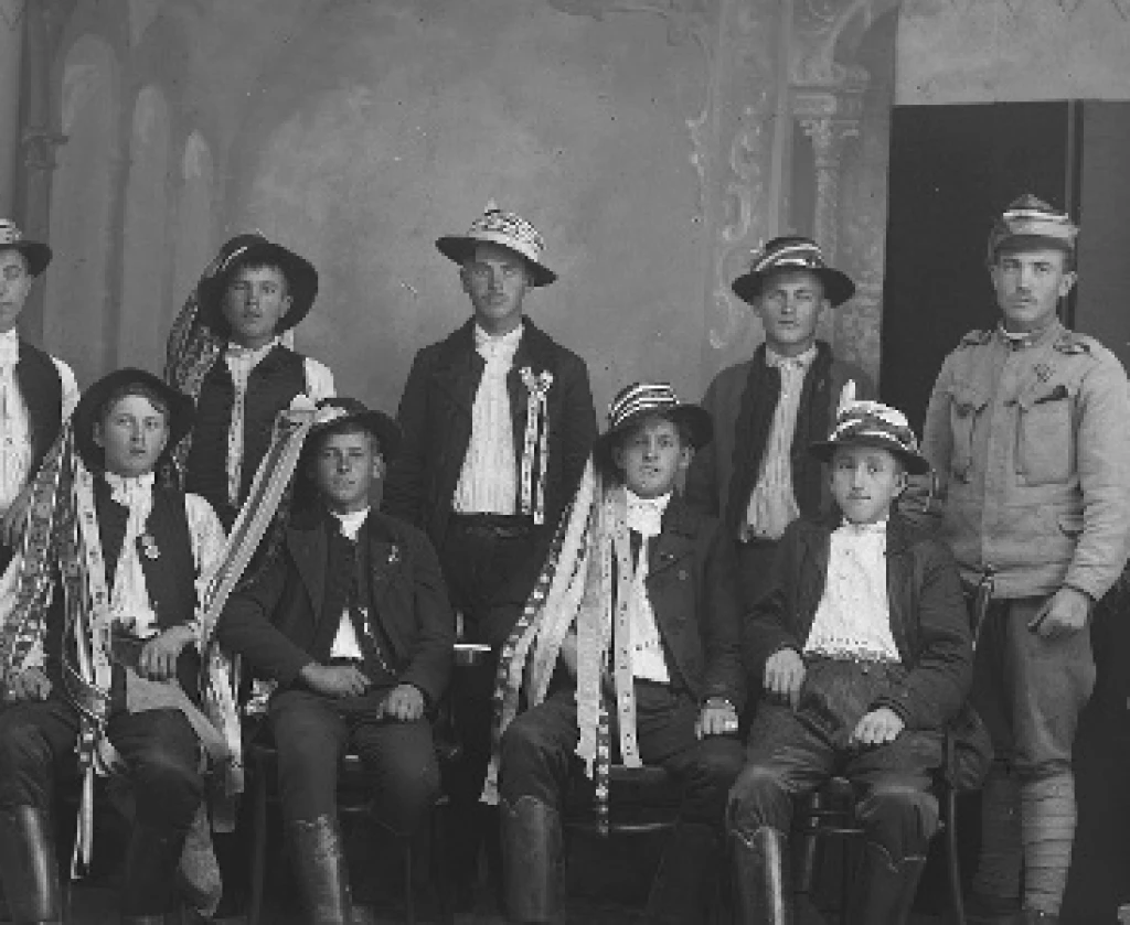 Tárlatvezetés a Vágatlanul c. kiállításban