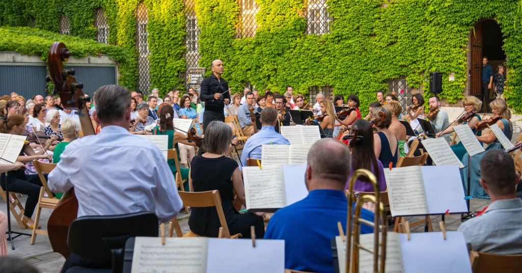 The Sunlit Path – A Summer Evening with the Danubia Orchestra