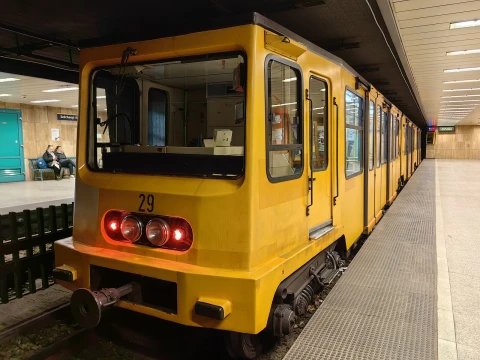 Tömegközlekedéssel érkezőknek